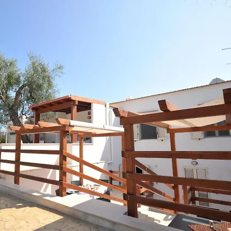 Felicity アパートホテル